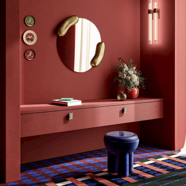 Calco Gold round mirror, 73cm sculptured gold frame, handcrafted in Belgium by Deknudt Mirrors