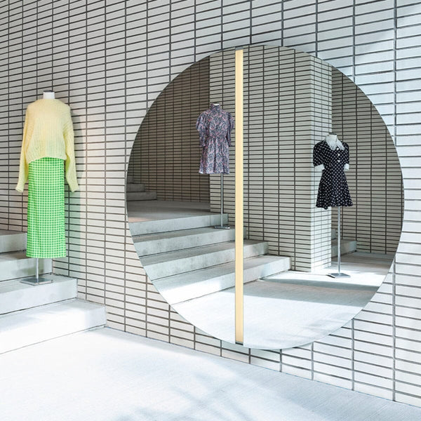 Luna Light round mirror, 200cm semi-circle design, handcrafted in Belgium by Deknudt Mirrors